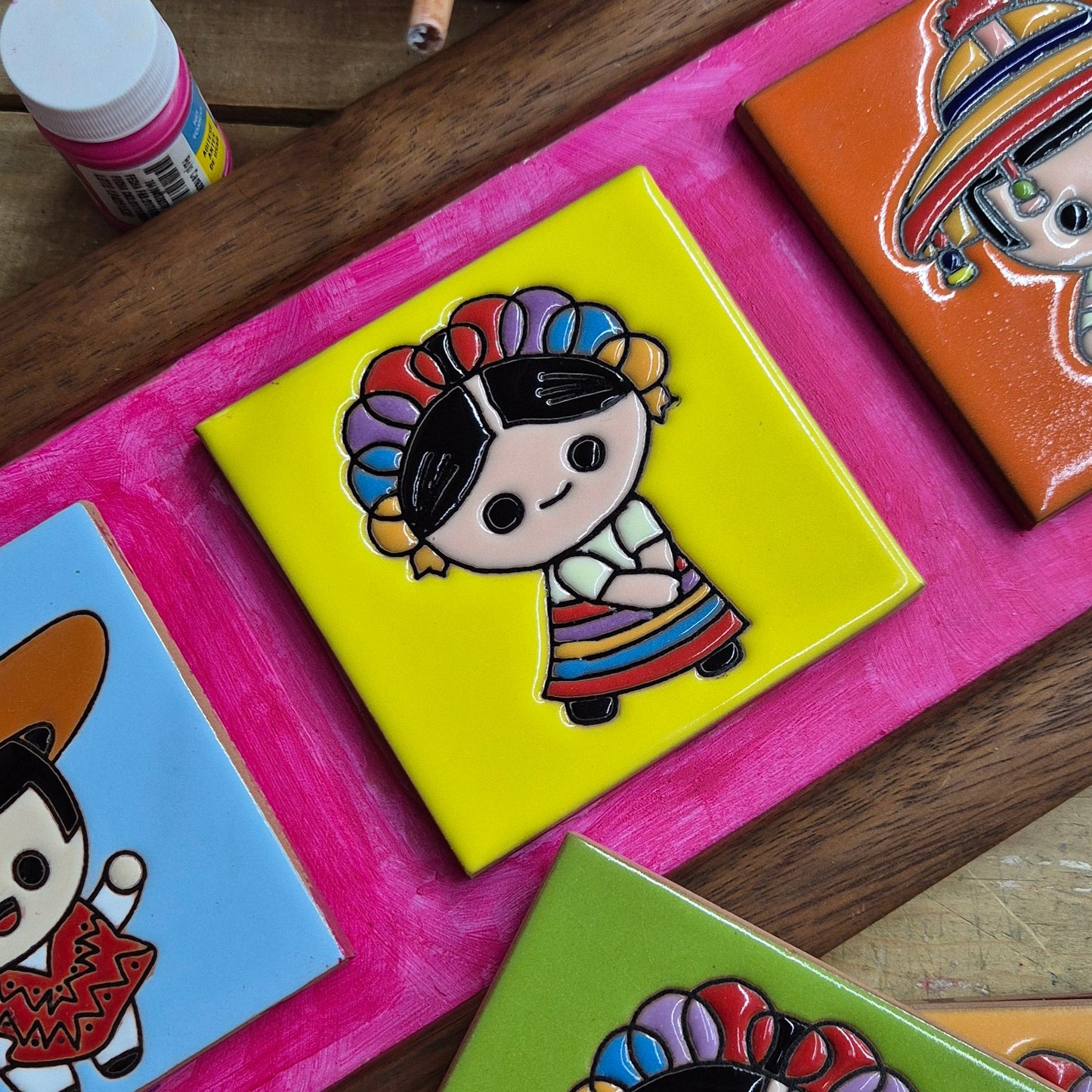Cuadro de Madera Rústica con Talavera "Lele y Panchito" (Pieza Única - 49 x 20 cm)