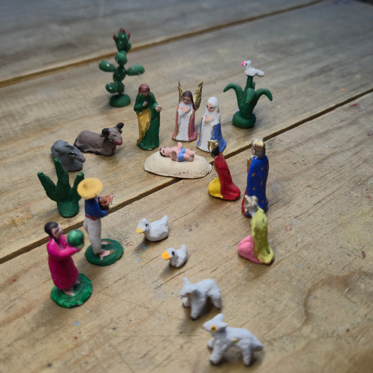 Nacimiento artesanal en miniatura de barro
